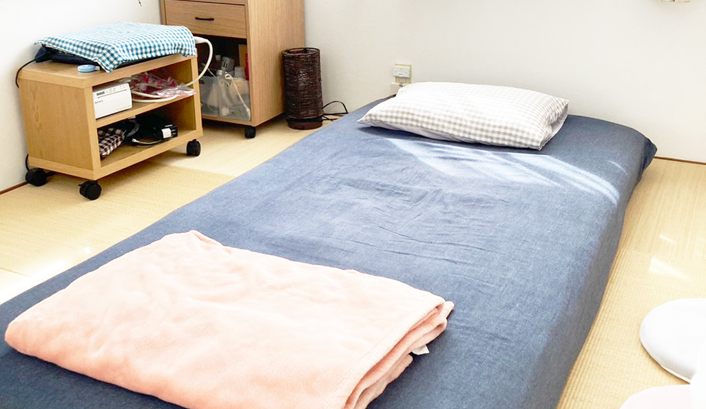 病院とは異なる分娩台のないリラックスした出産を